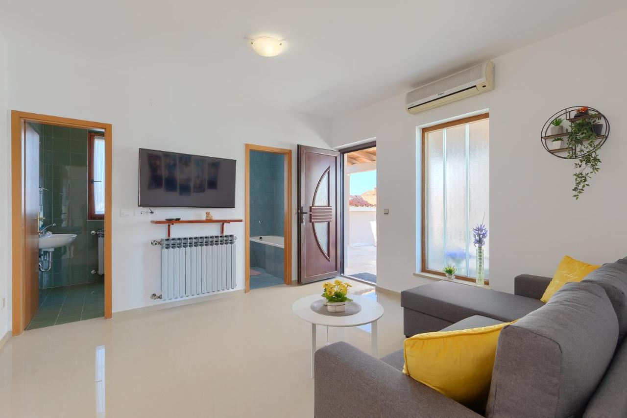 Apartment Christina Pula Exterior foto